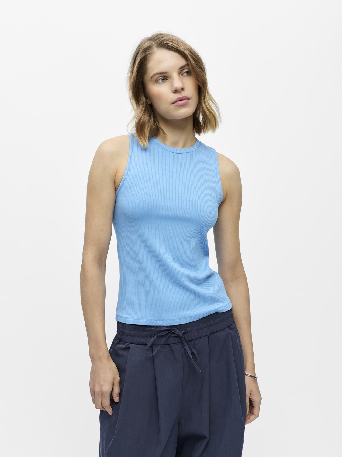 model_shot-front